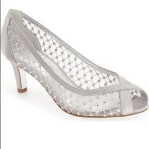 adrianna papell open toe pumps - silver